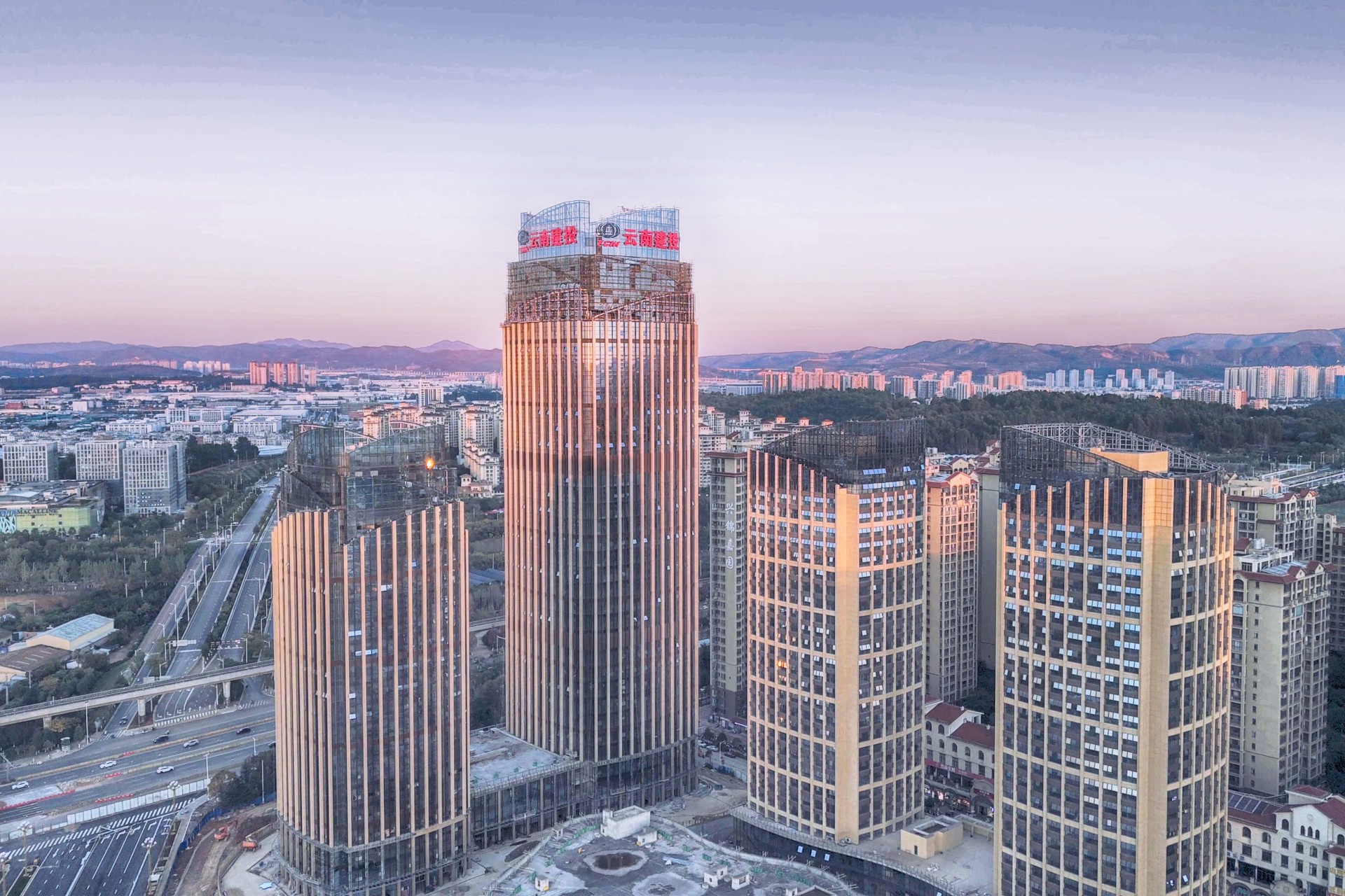 興冶廣場