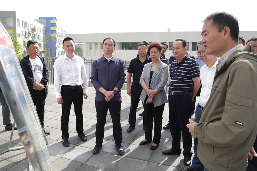 五華區政府主要領導到昆明第二十八中學項目調研