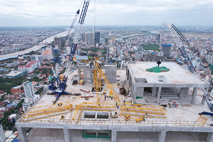 攻堅三季度 | 金邊凱博大廈項目成功完成260米高空塔吊拆除作業