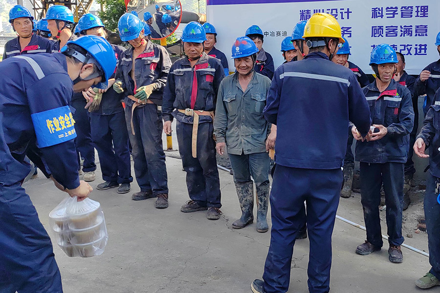 s給工人送冰綠豆湯.jpg