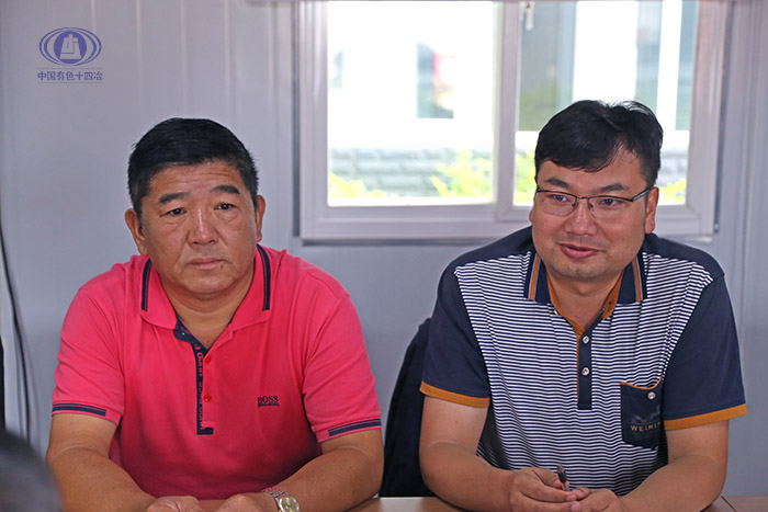 趙宗平、周韜與普洱人民醫院項目部職工座談