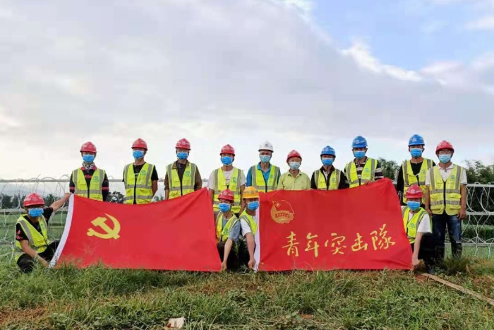 拉影鐵絲網圍擋修筑完成